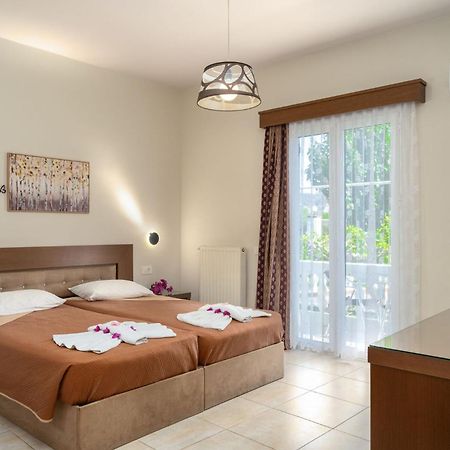 Stathis Beachfront Luxury Rooms Kalamaki  Exterior photo