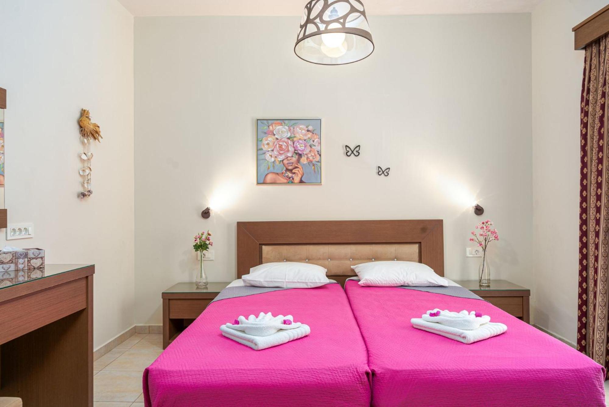 Stathis Beachfront Luxury Rooms Kalamaki  Room photo