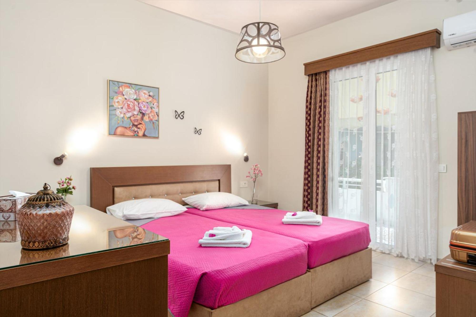 Stathis Beachfront Luxury Rooms Kalamaki  Room photo