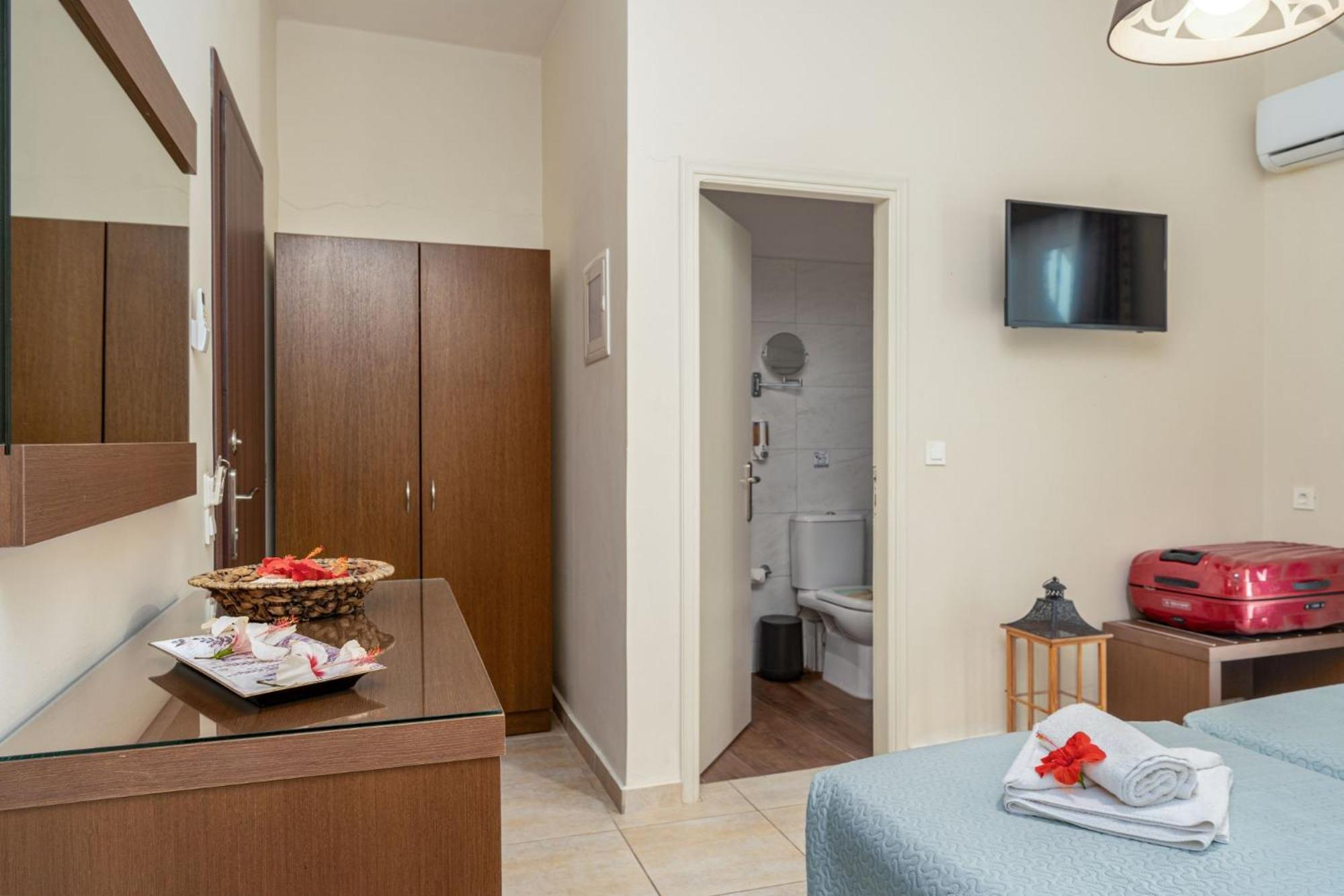 Stathis Beachfront Luxury Rooms Kalamaki  Room photo