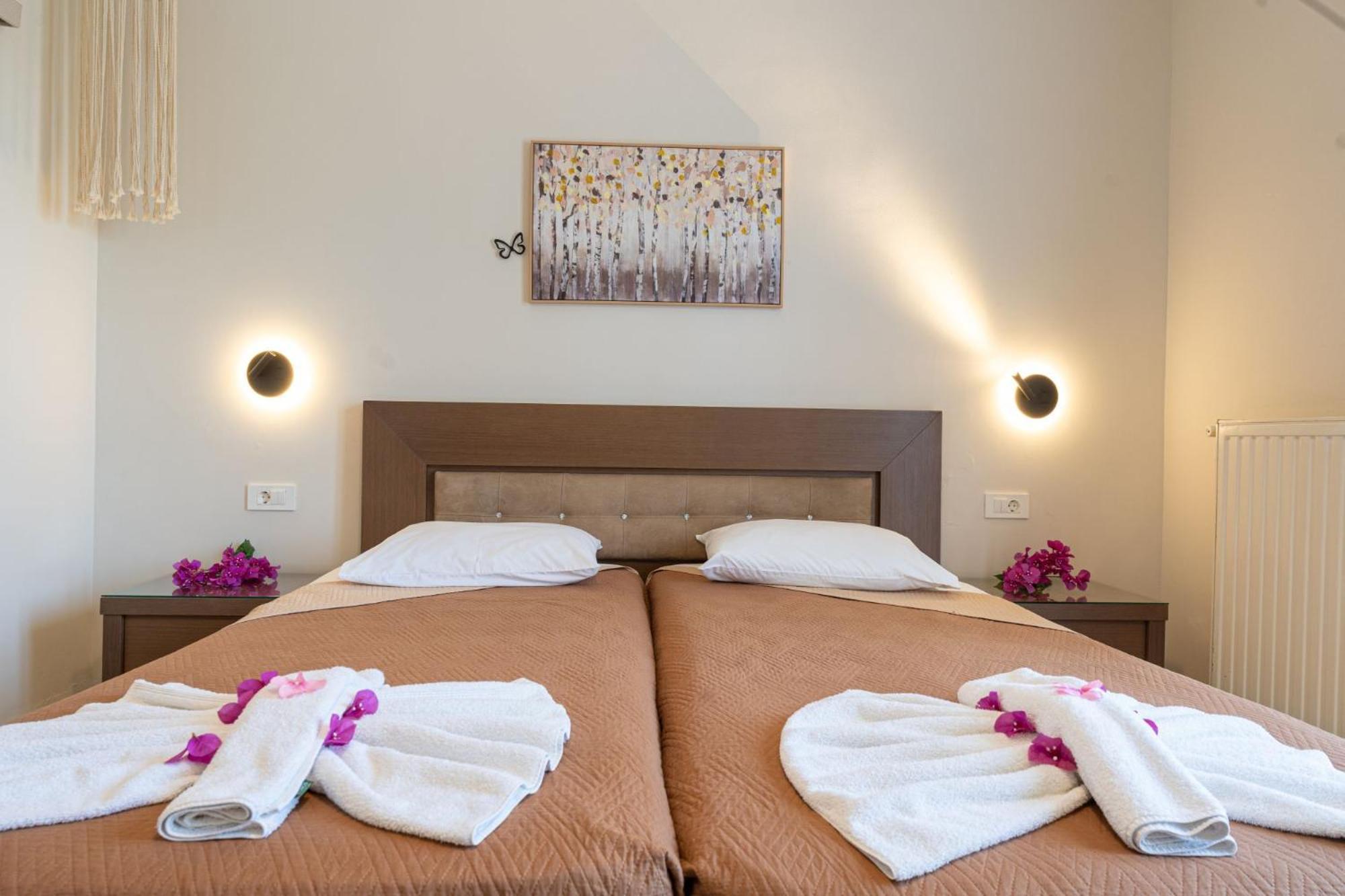 Stathis Beachfront Luxury Rooms Kalamaki  Room photo