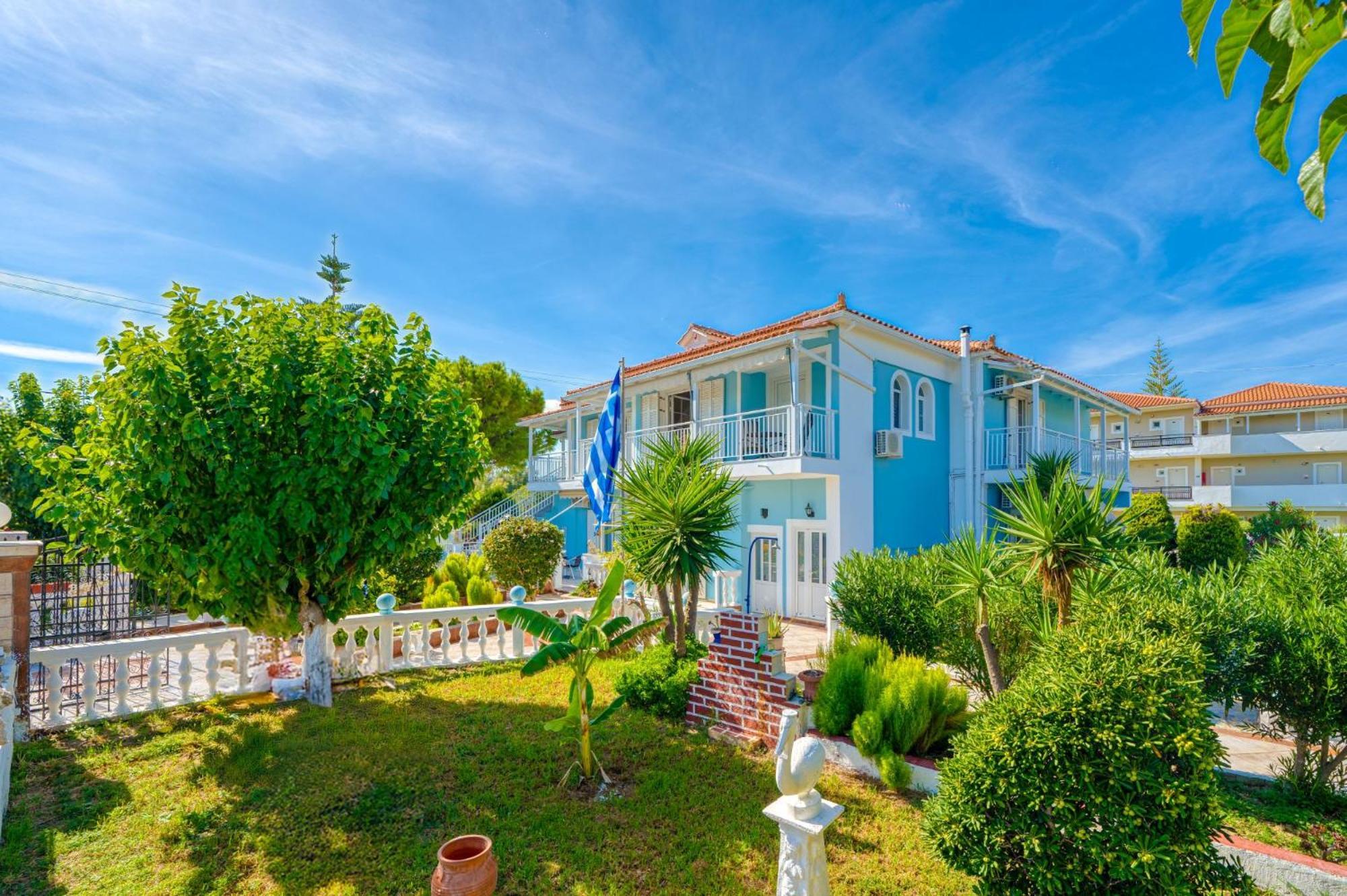 Stathis Beachfront Luxury Rooms Kalamaki  Exterior photo