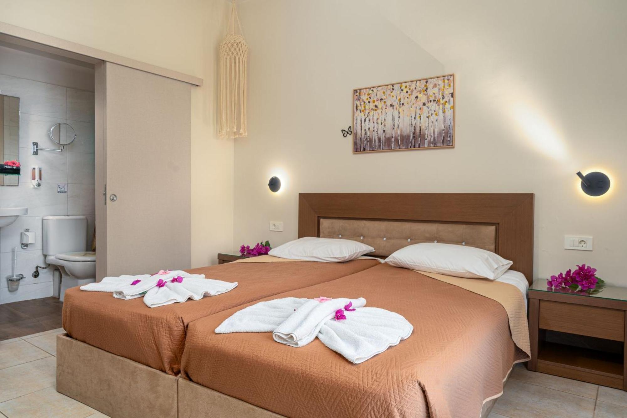 Stathis Beachfront Luxury Rooms Kalamaki  Room photo