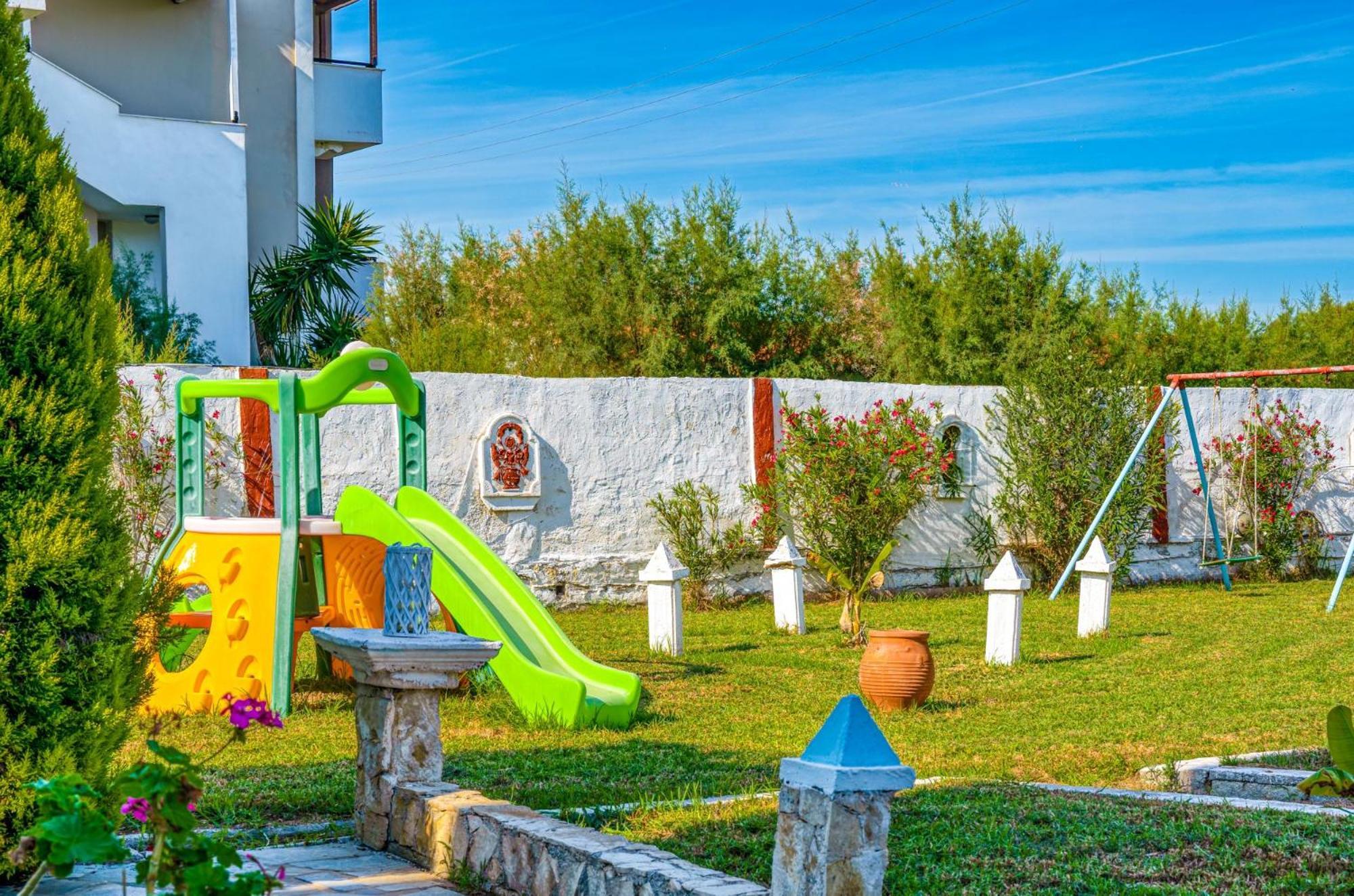 Stathis Beachfront Luxury Rooms Kalamaki  Exterior photo