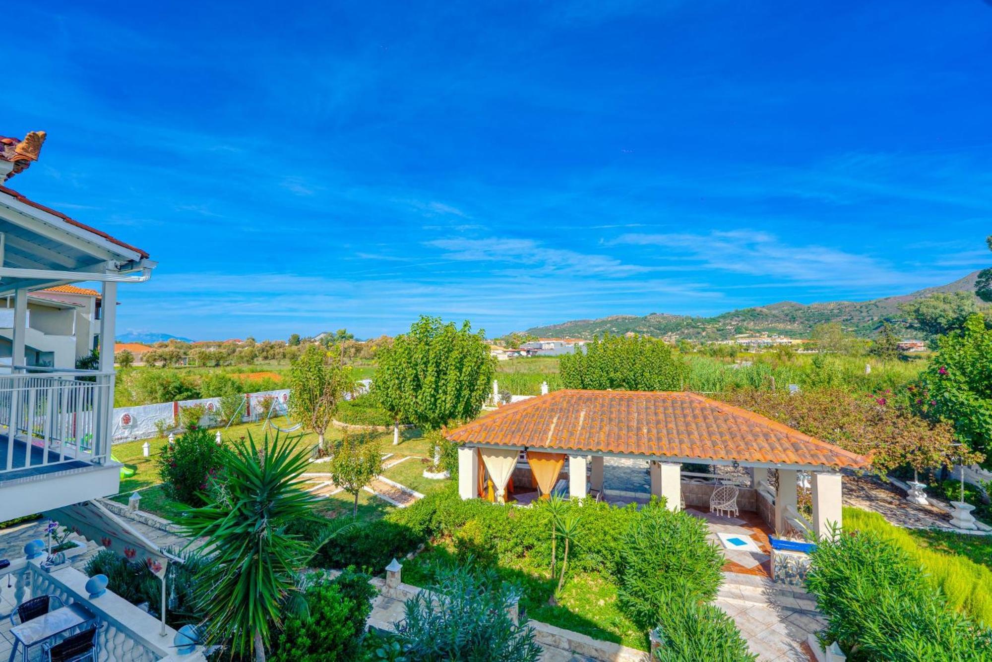 Stathis Beachfront Luxury Rooms Kalamaki  Exterior photo